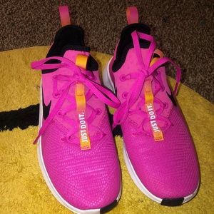 nike tennis shoes